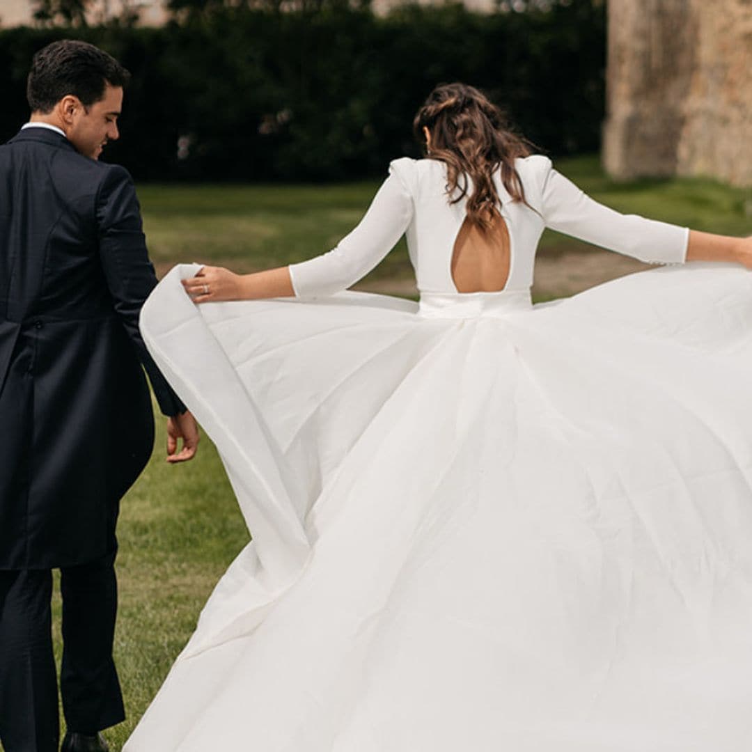 La boda en Lugo de Alba, la novia del vestido desmontable y la tiara de inspiración 'royal'