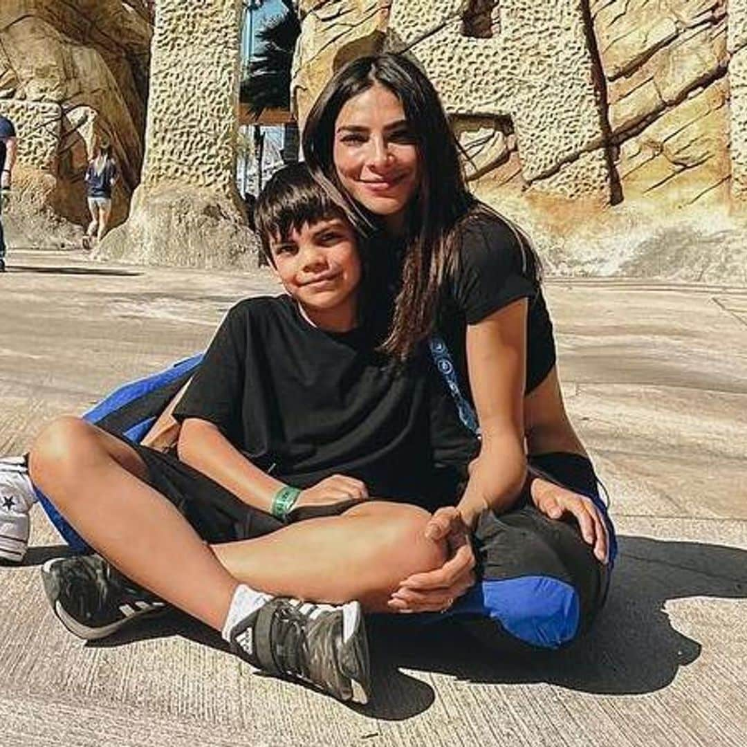 Matteo, el hijo de Alejandra Espinoza, brilla como el mejor traductor para sus abuelos