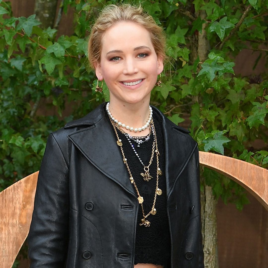 ¿A qué 'royal' europea le ha copiado Jennifer Lawrence su vestido más divertido?