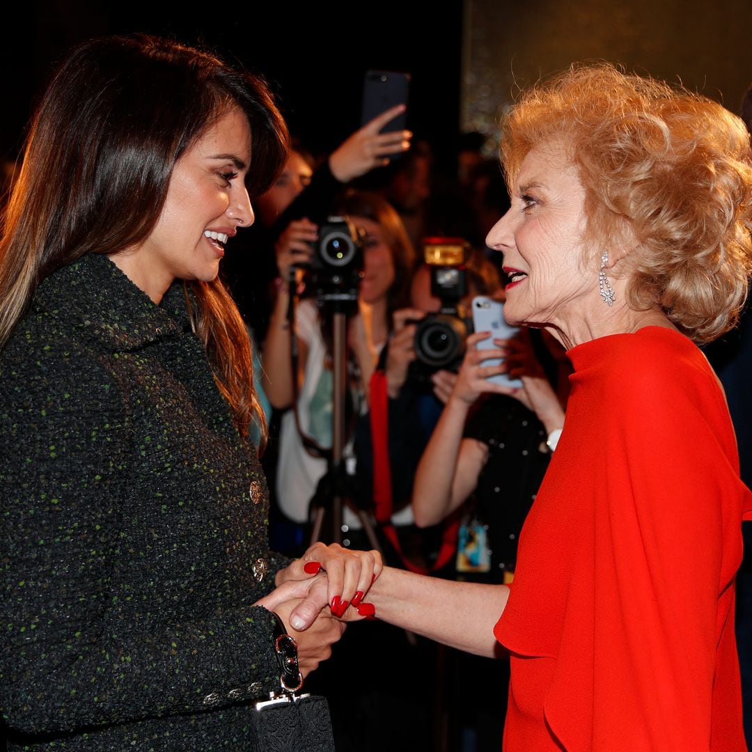 De Pedro Almodóvar a Penélope Cruz: amigos y compañeros lloran la muerte de Marisa Paredes