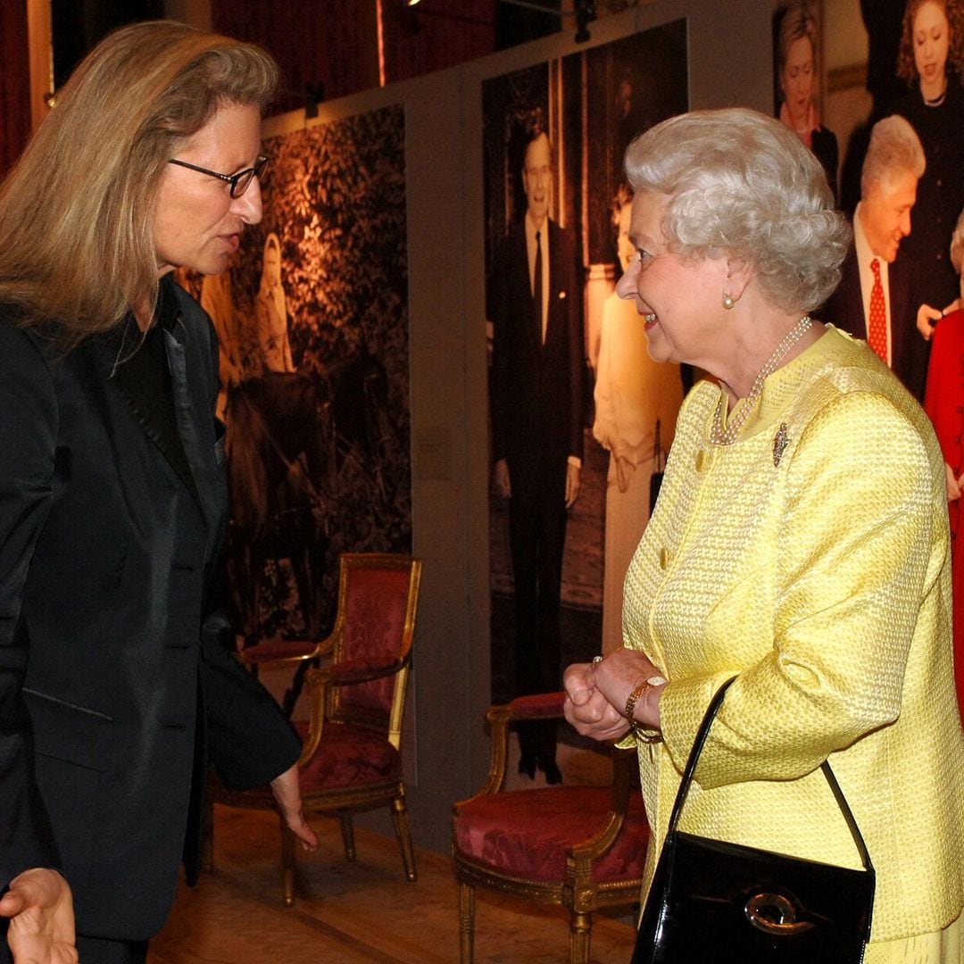 Cuando Annie Leibovitz, la nueva fotógrafa de la reina Letizia, enfadó a la Reina de Inglaterra: la historia de su tenso momento