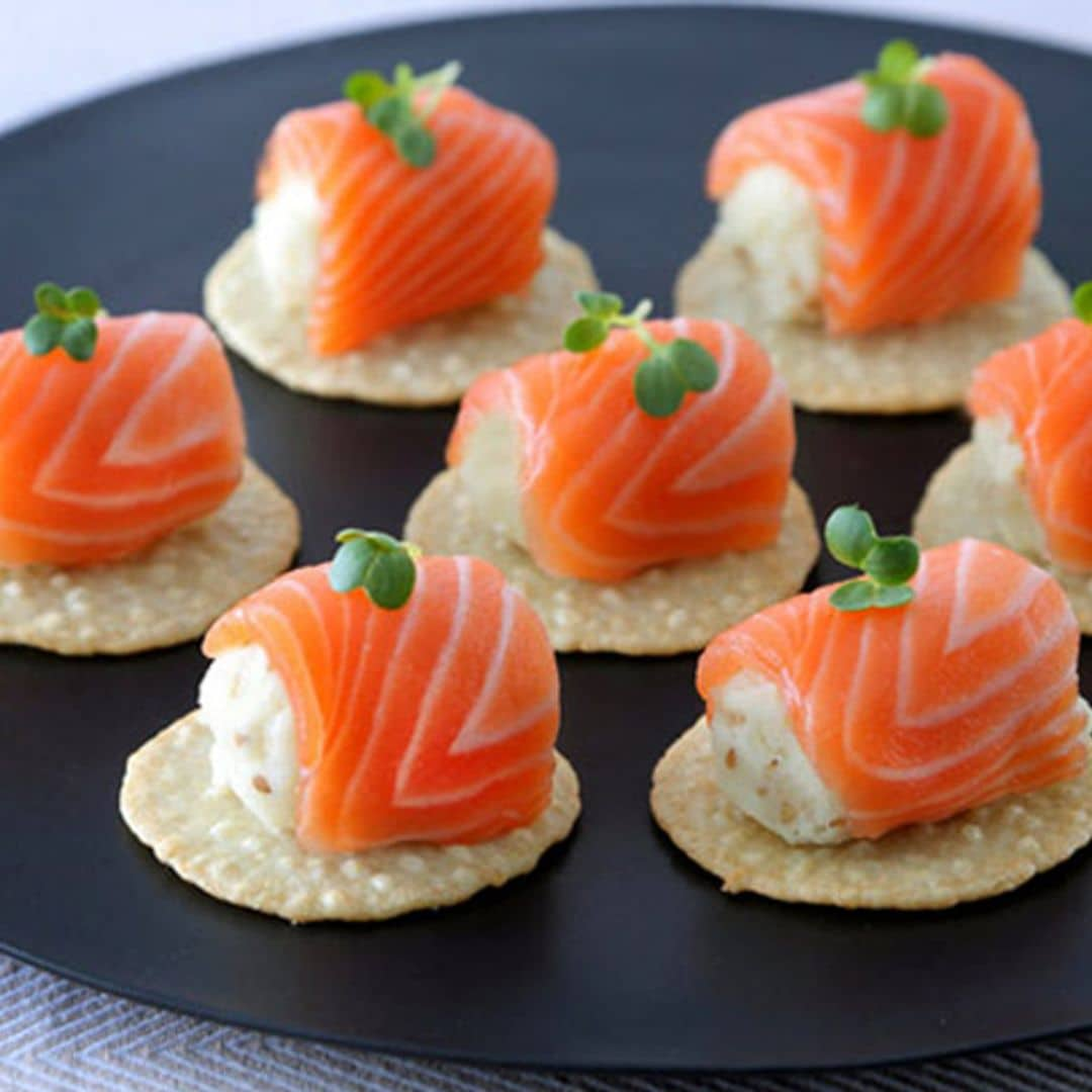 Canapés de 'sashimi' de salmón fresco