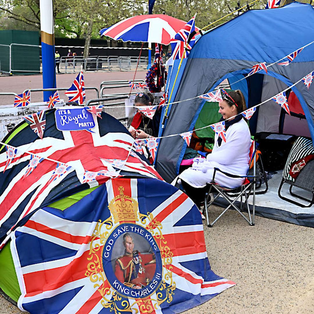 Los británicos toman las calles y ya acampan para ser los primeros en ver a los nuevos reyes