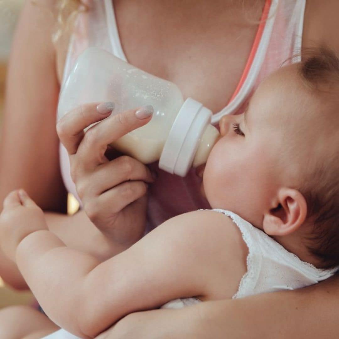 Comparamos los mejores biberones anticólicos para disminuir los gases de tu bebé