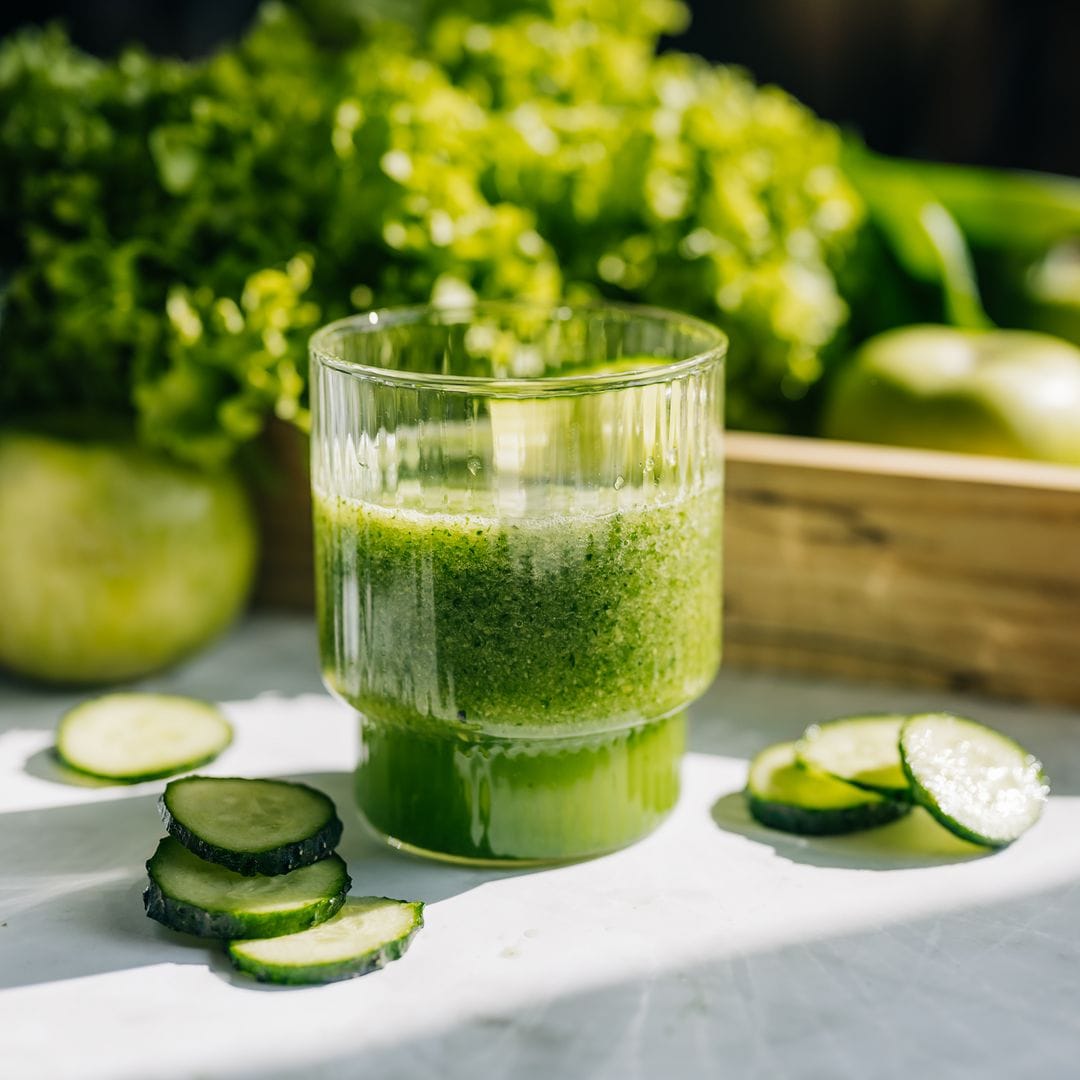 El jugo verde es una gran opción para iniciar el día por su alto contenido de fibra y vitaminas