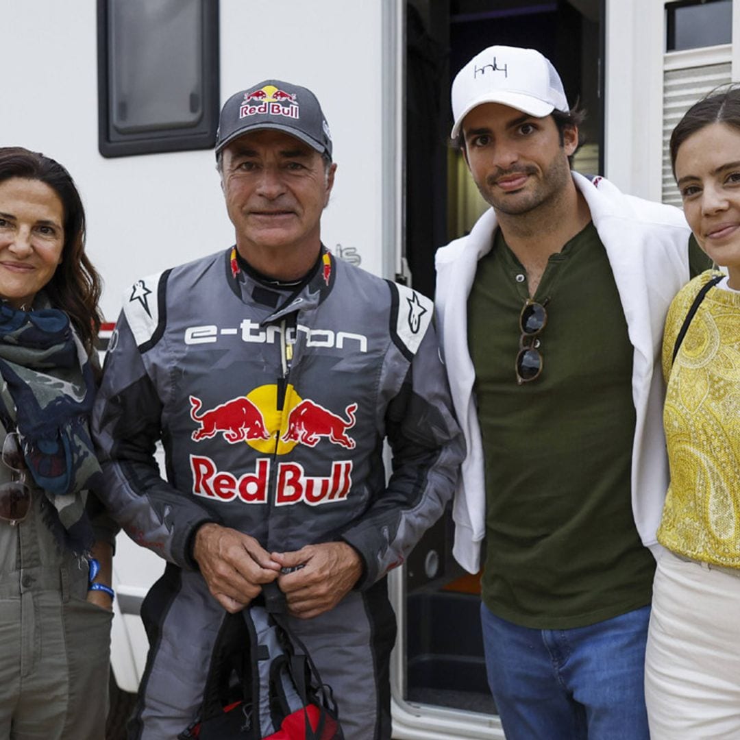 La familia de Carlos Sainz, su amuleto de la suerte en el arranque del Dakar 2023