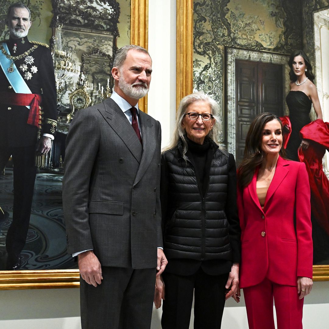 La autora del retrato de doña Letizia desvela los entresijos: de la 'playlist' de la Reina a su preocupación