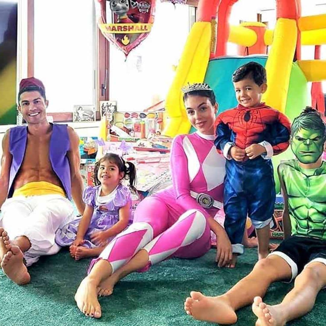 Aladdín, Hulk, Power Rangers... La gran fiesta que Georgina y Cristiano han hecho para los mellizos