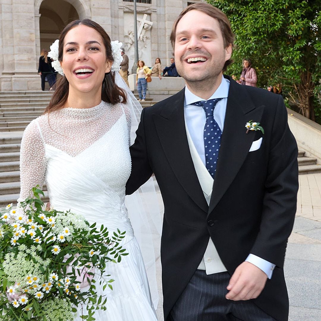 Lucía Domínguez Vega-Penichet se casa con un original vestido 'multitexturas' y tocado de flores