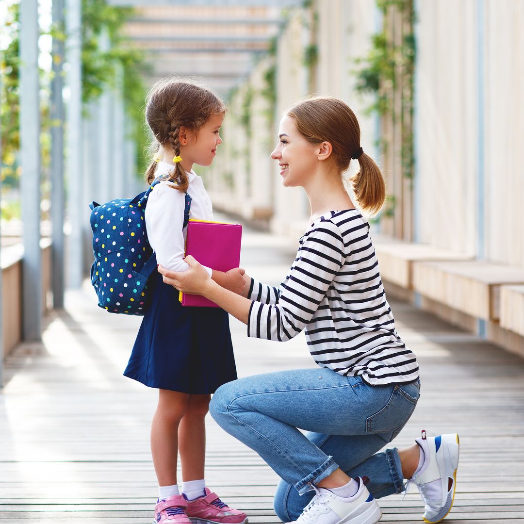 Cómo ayudar a tu hijo a hacer amigos en su nuevo colegio