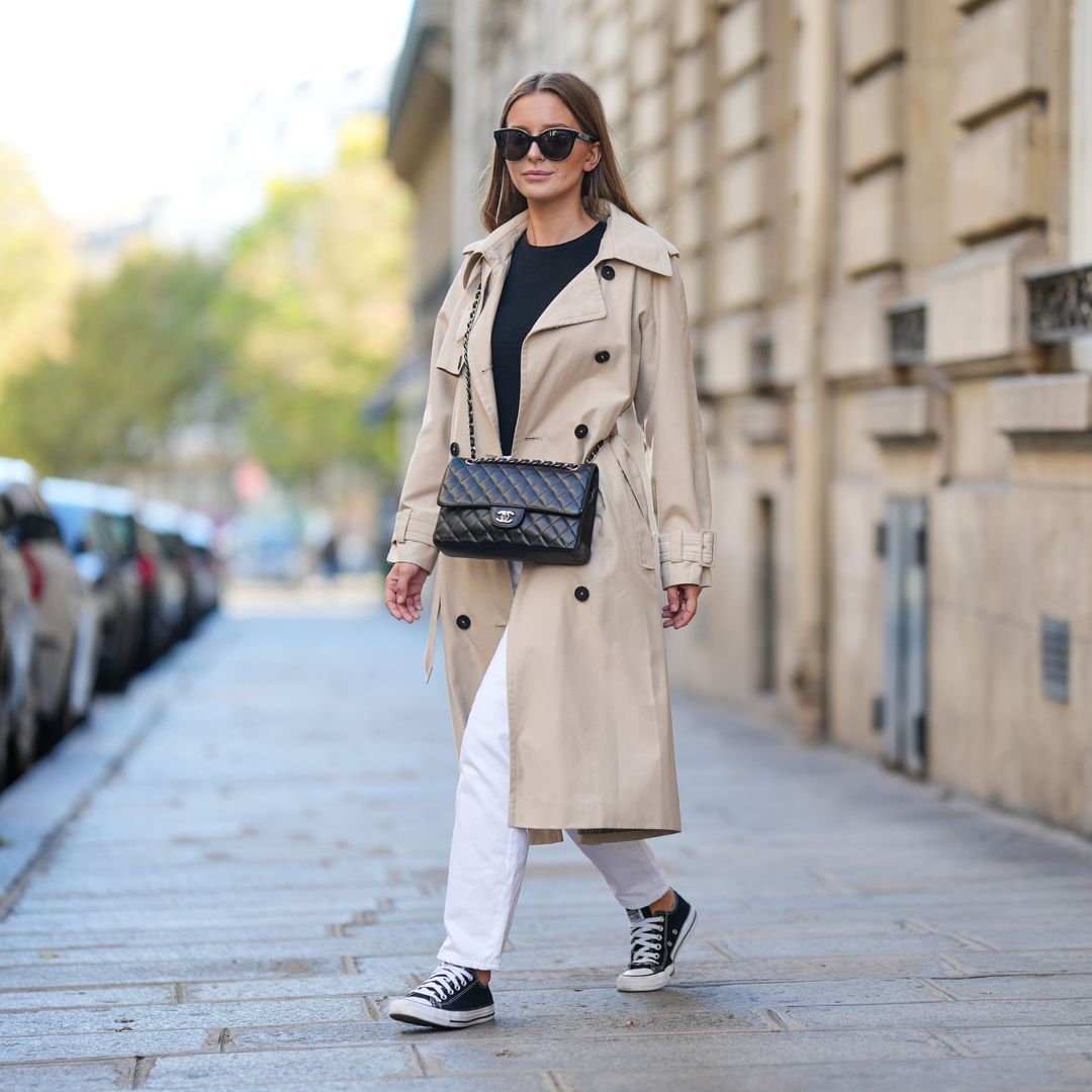 Aprende con nuestra estilista a cómo llevar looks con zapatillas en la oficina este noviembre