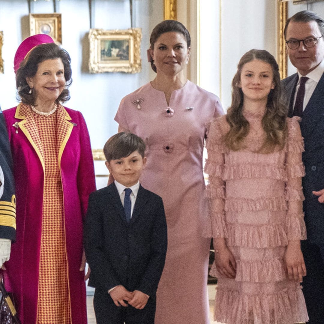 Tres generaciones de 'royals' se visten de rosa: los looks de Silvia, Victoria y Estelle de Suecia