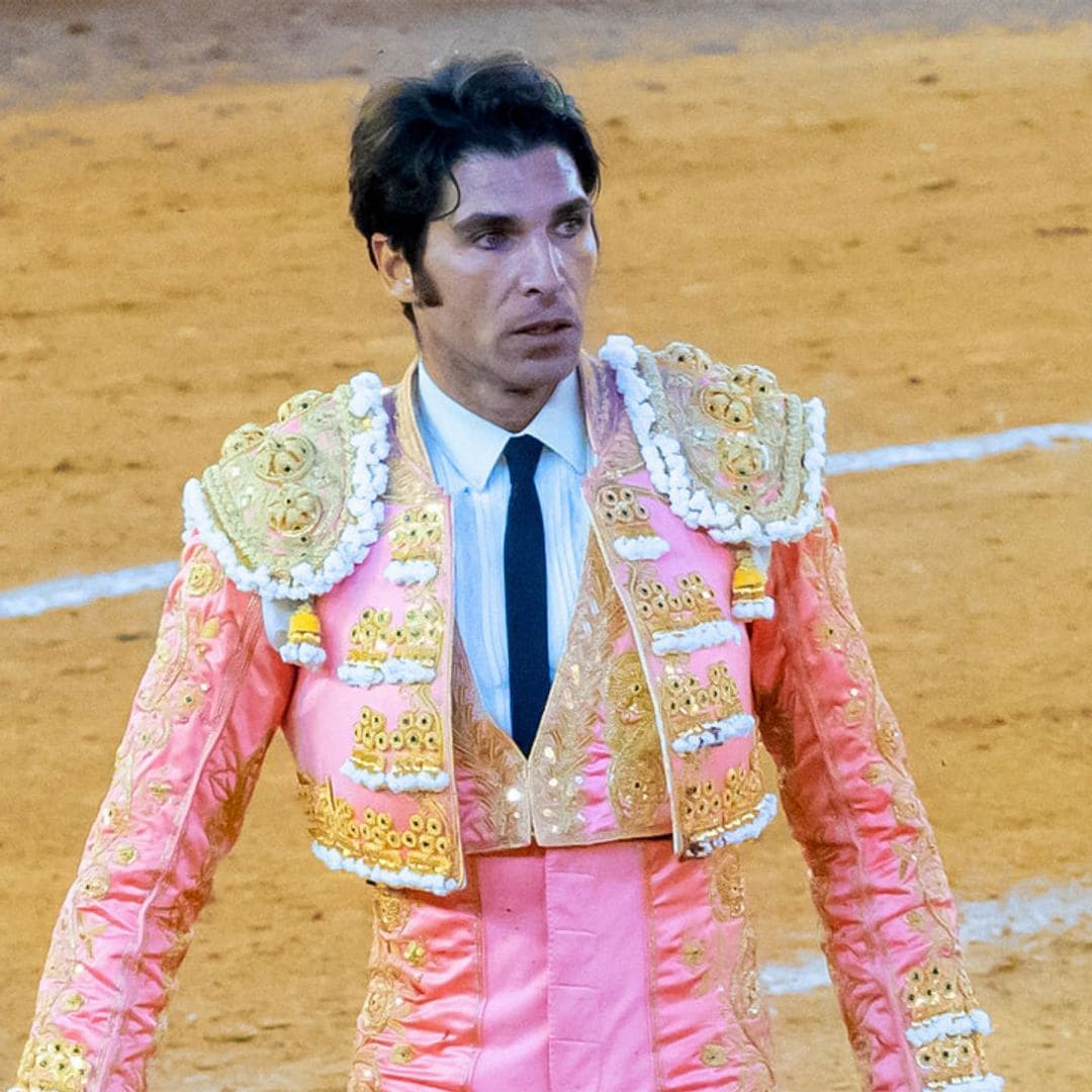 Gran susto para Cayetano Rivera en la plaza de toros de Móstoles que le obligó a pasar por enfermería