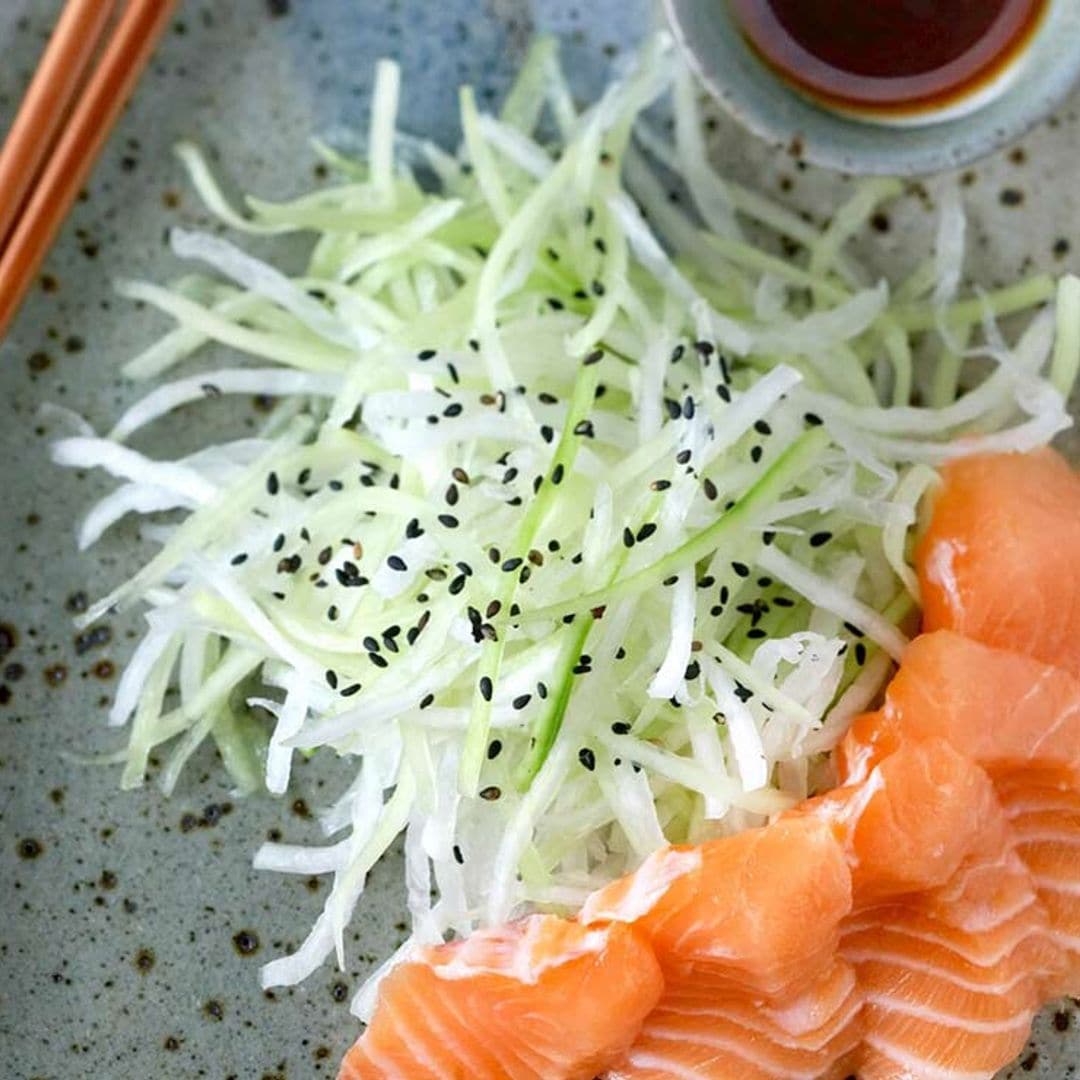 'Sashimi' de salmón con daikon