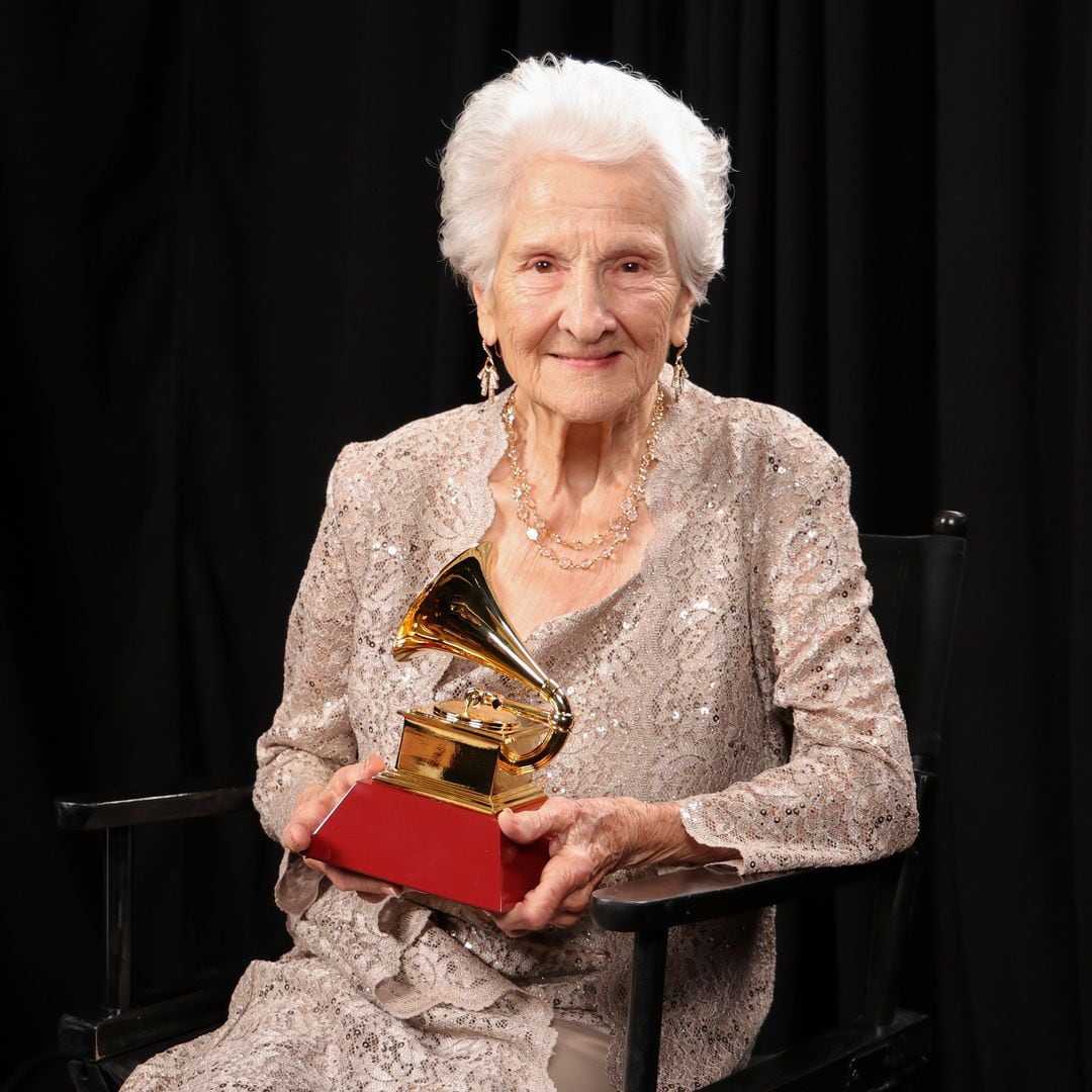 Fallece Ángela Álvarez, la cantante que hizo historia al ganar su primer Latin GRAMMY a los 95 años