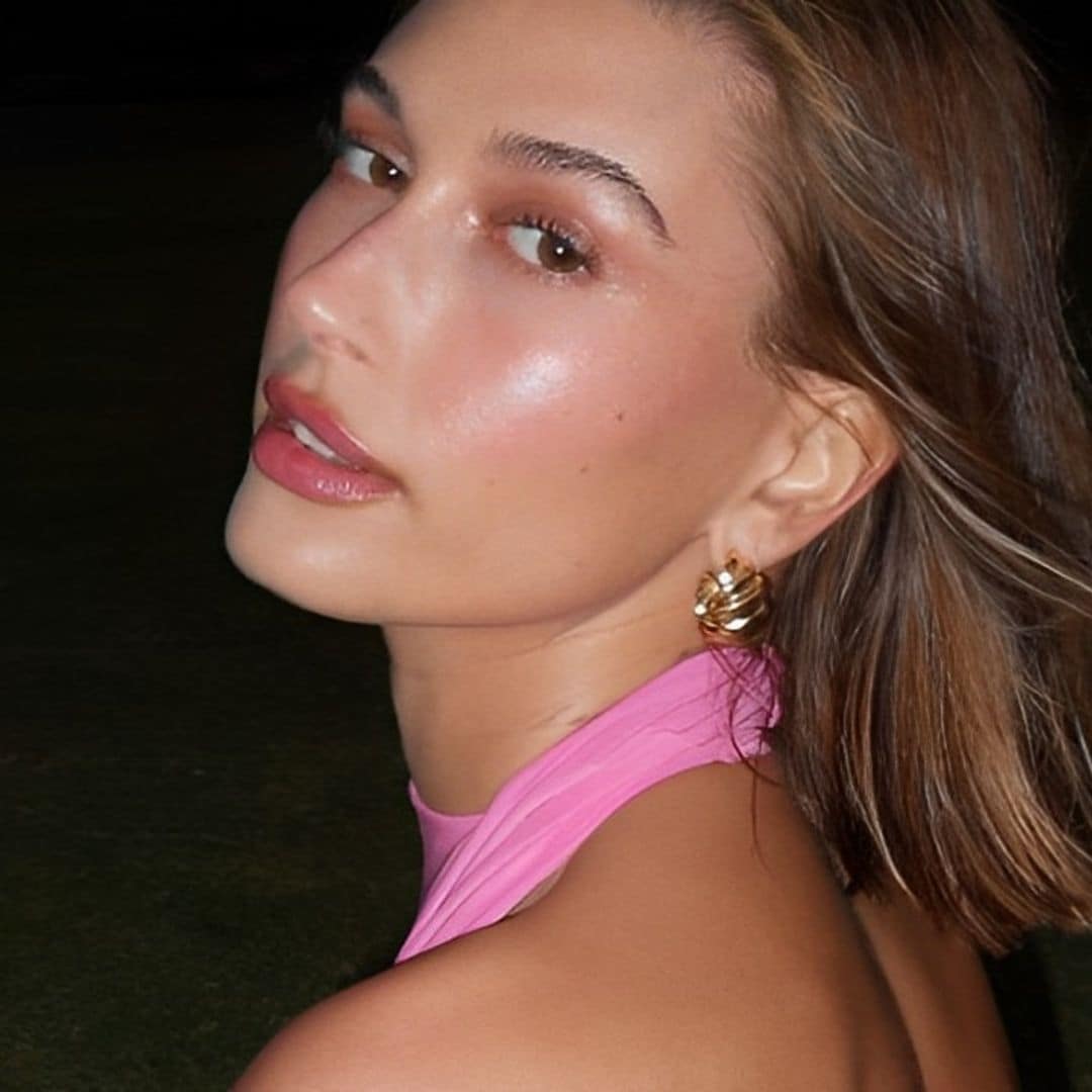 La técnica de maquillaje 'diamond lips' con la que Hailey Bieber multiplica el volumen de sus labios