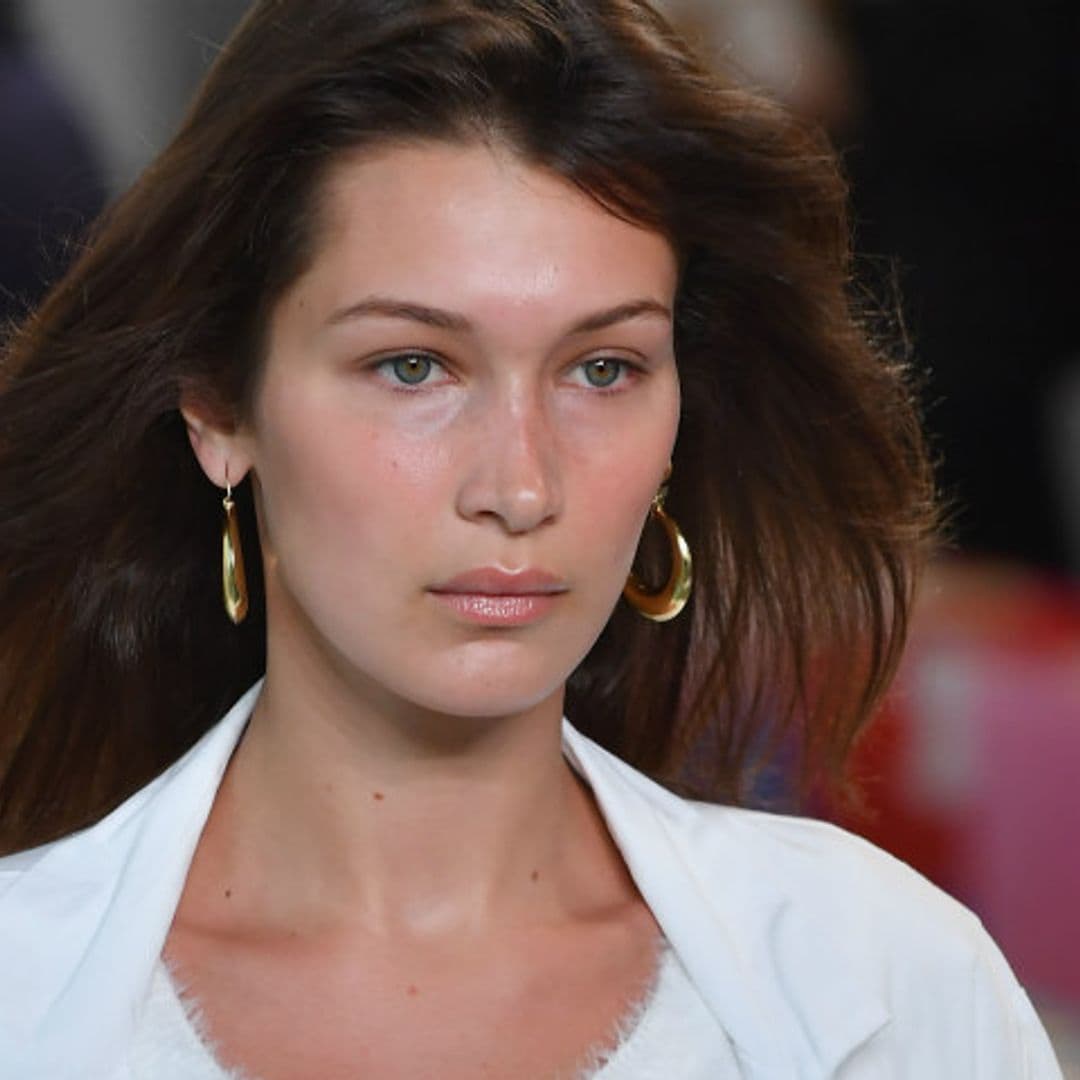 Lo dice Bella Hadid: el cárdigan es el nuevo 'crop top'