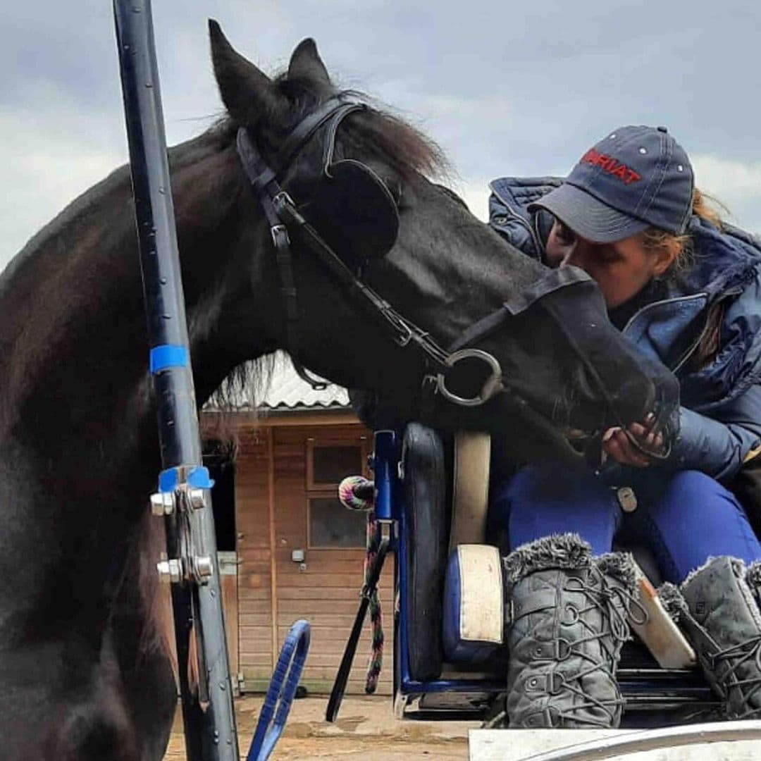 La increíble historia de superación de una amante de los caballos que compite en silla de ruedas