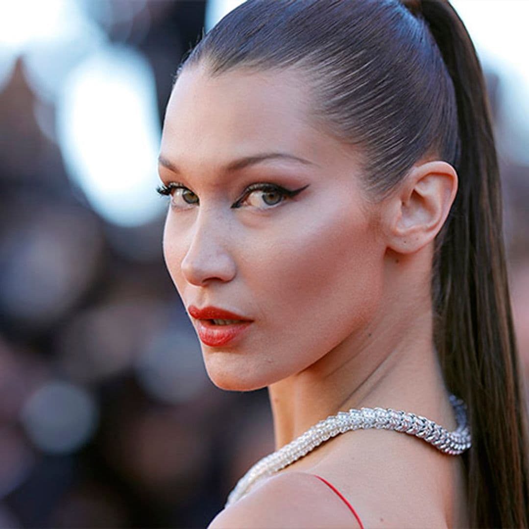 Nueve años después, Bella Hadid vuelve a su color de pelo natural