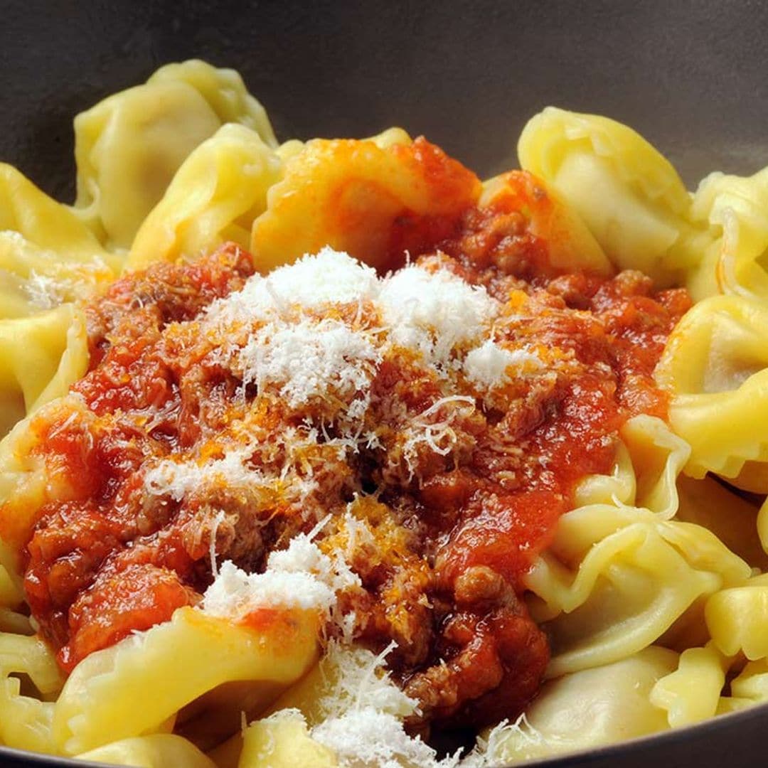 Tortellini con salsa boloñesa