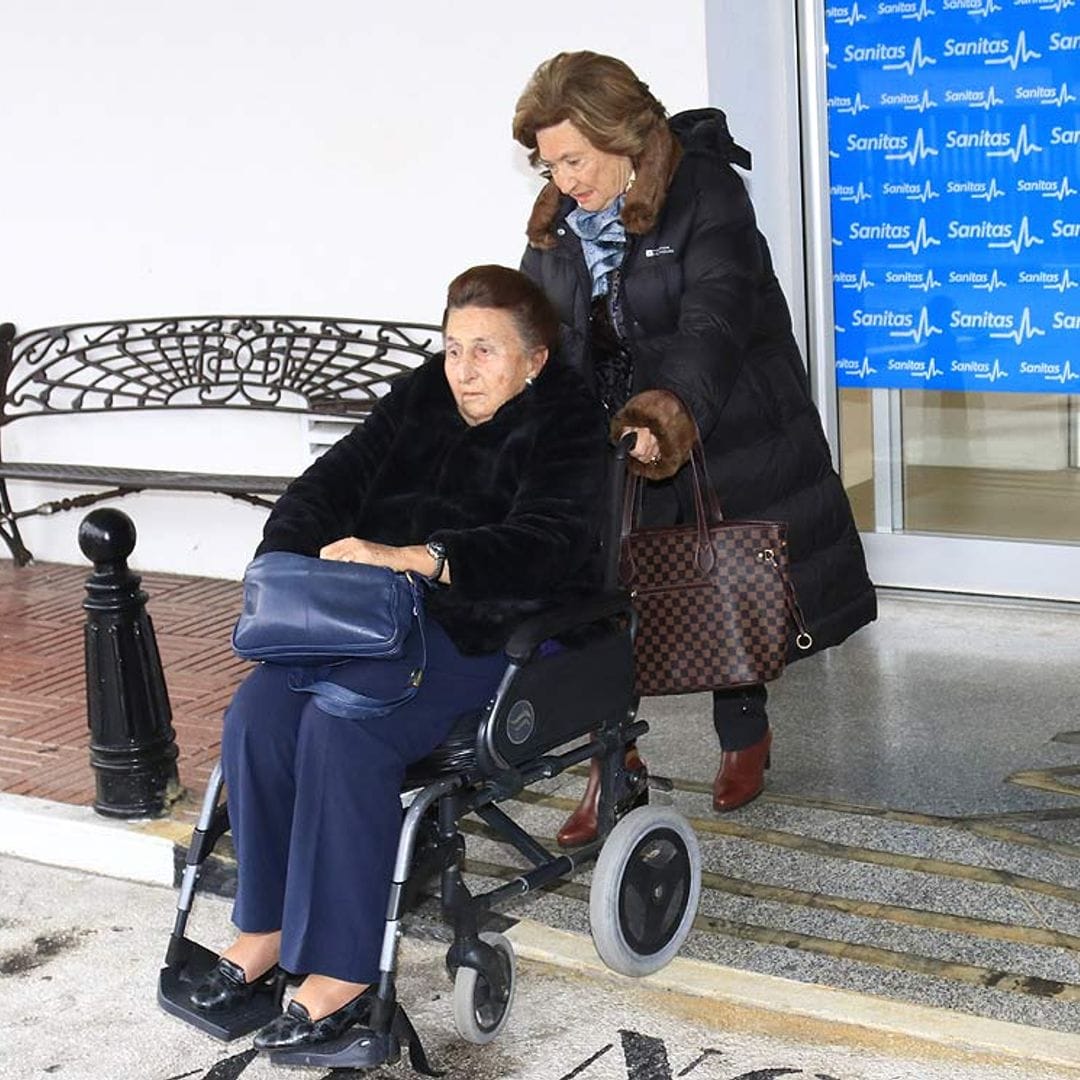 Simoneta Gómez- Acebo recibe el calor de su familia en el hospital