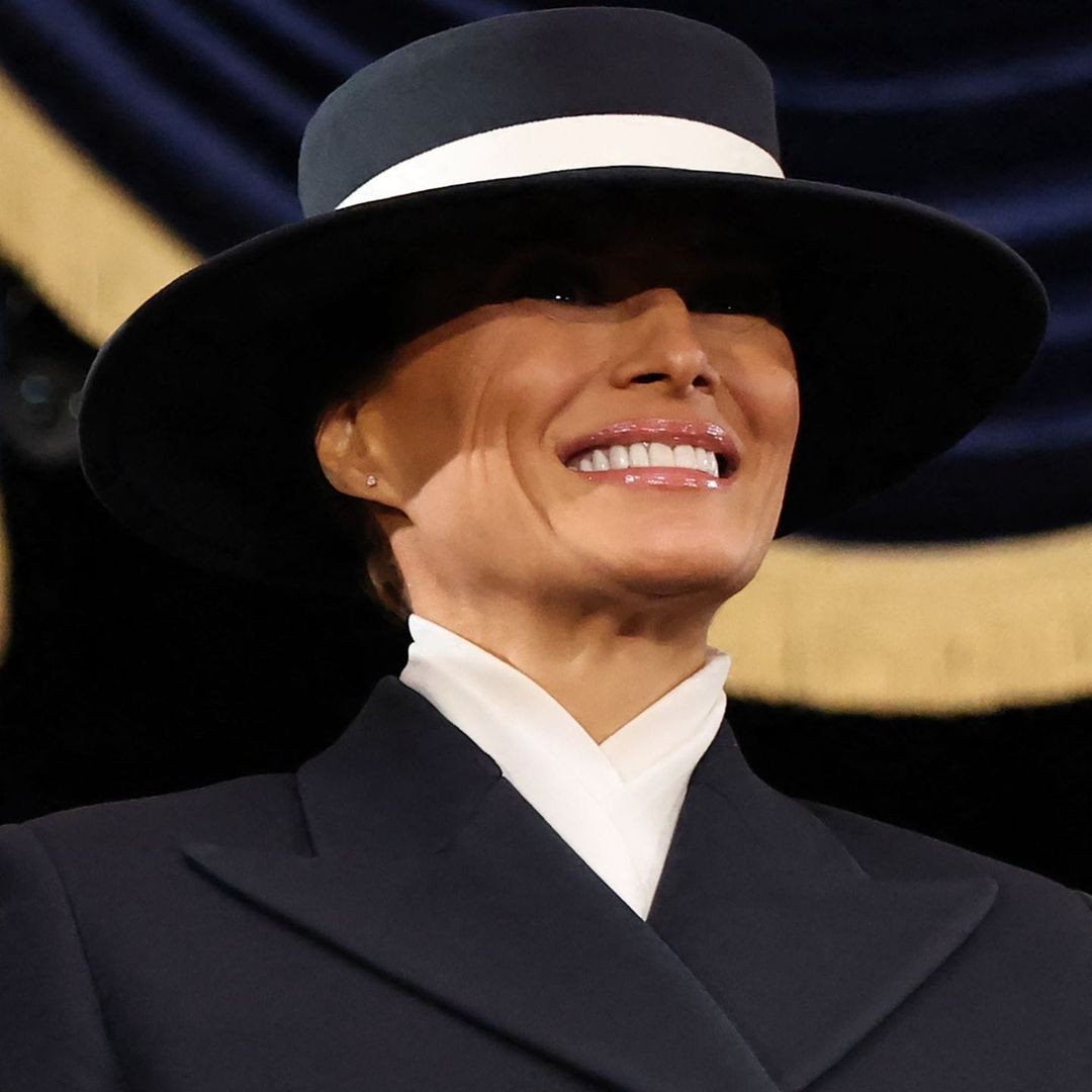 Melania Trump completa su 'look' del Día de la Inauguración con un sofisticado sombrero