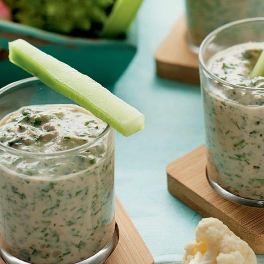 Crema de verduras con bastones de pepino