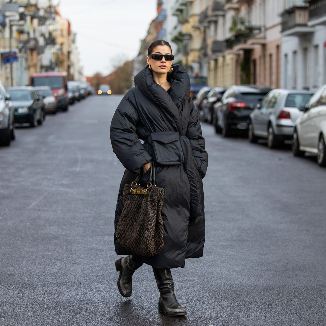 8 abrigos, chaquetas y plumíferos de tendencia que salvarán tus looks en los días de lluvia