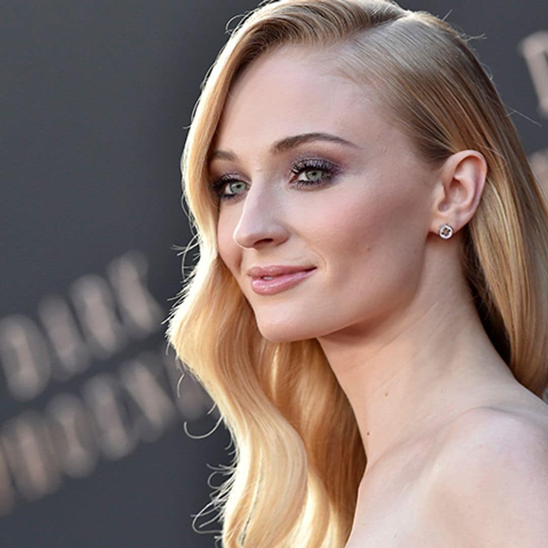 Por qué el último maquillaje de Sophie Turner favorece más que el 'smokey eye' en verano