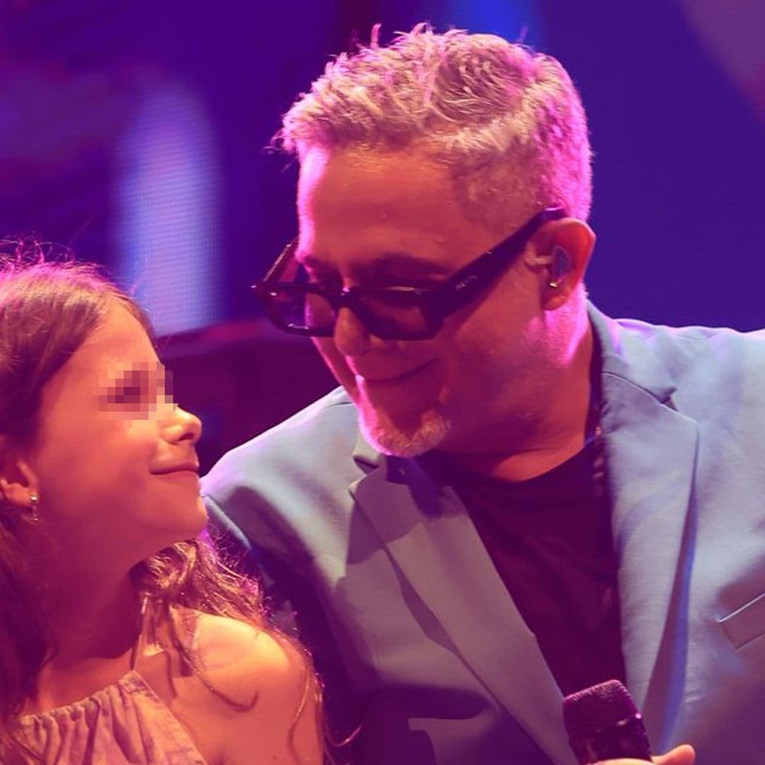 Alejandro Sanz sube al escenario a su hija pequeña y se emociona al oír sus palabras