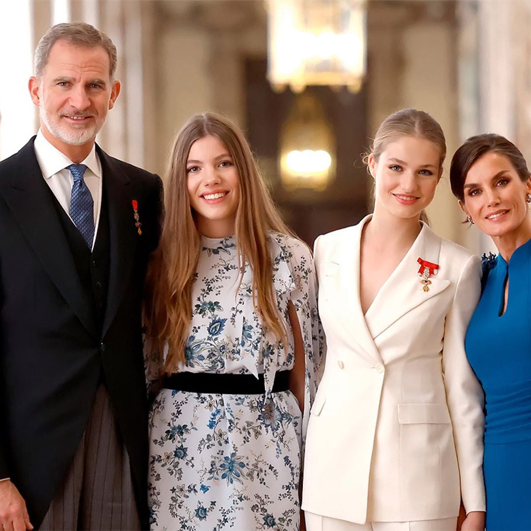 Los Reyes y sus hijas felicitan la Navidad con esta fotografía inédita de una jornada histórica para Leonor