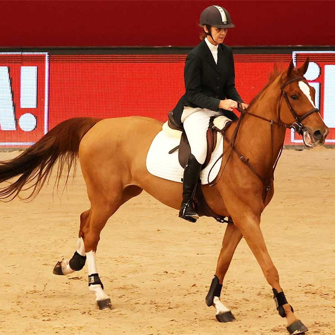 La infanta Elena tira de humor al hablar de su aparatosa caída en la Madrid Horse Week