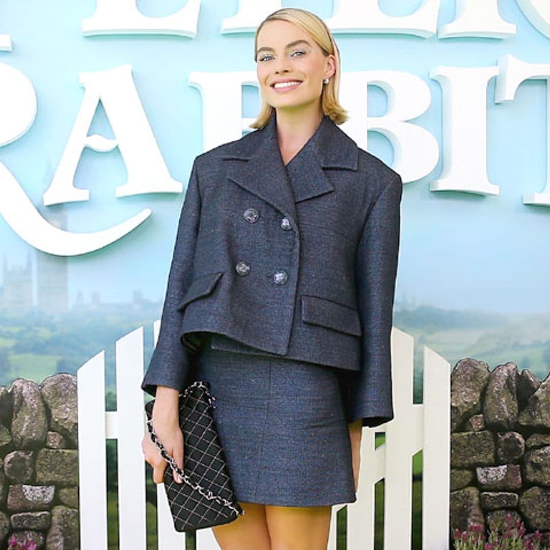 El look de invitada de Margot Robbie que las parisinas llevarían