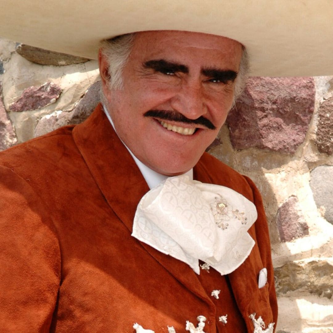 Vicente Fernández, operado de emergencia tras sufrir accidente