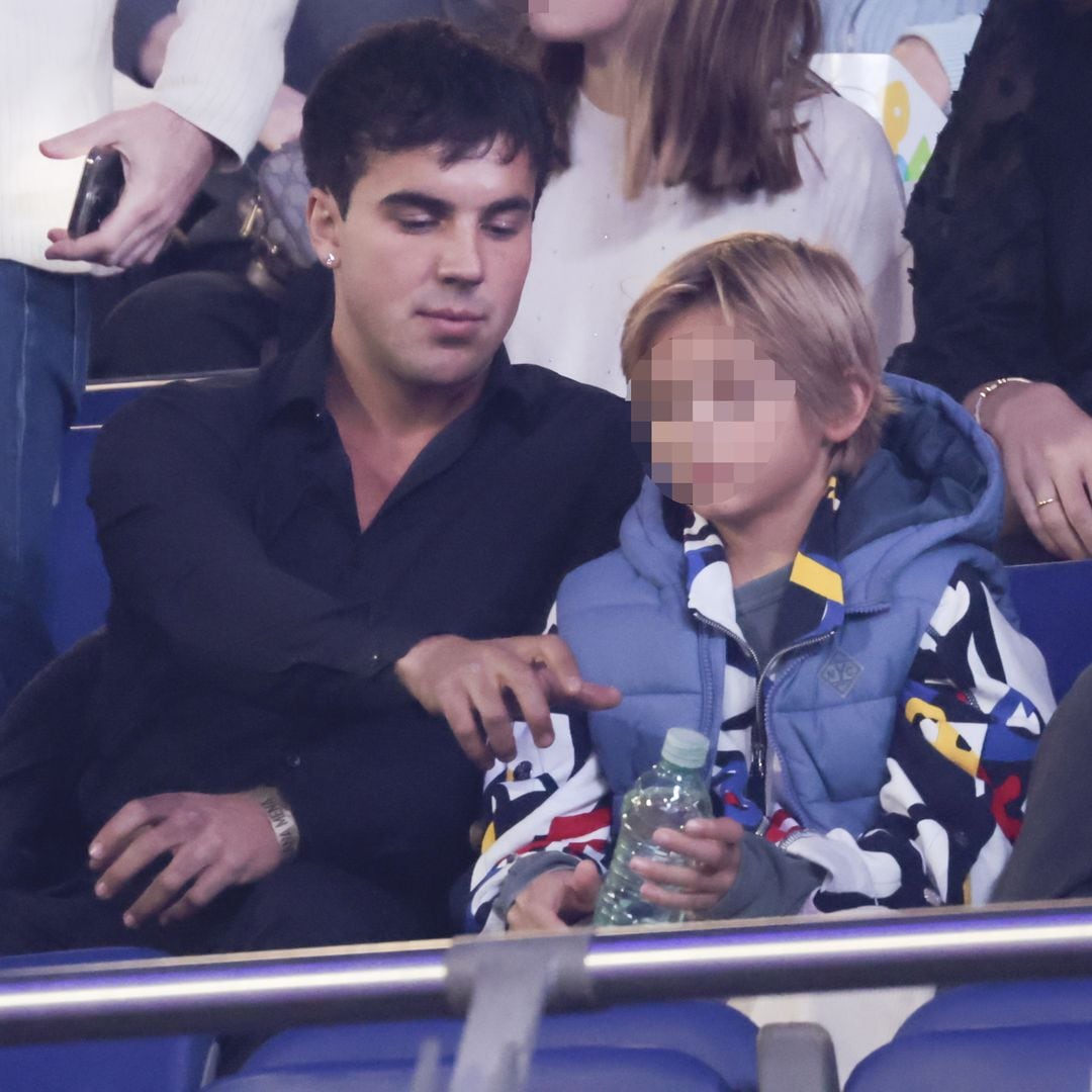 Óscar Casas y su hermano en el concierto de Ana Mena en Madrid el 22 de diciembre de 2024