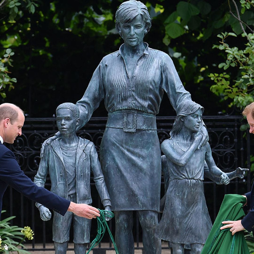 Así ha sido el esperado reencuentro entre los príncipes Guillermo y Harry en el homenaje a su madre por su 60º cumpleaños