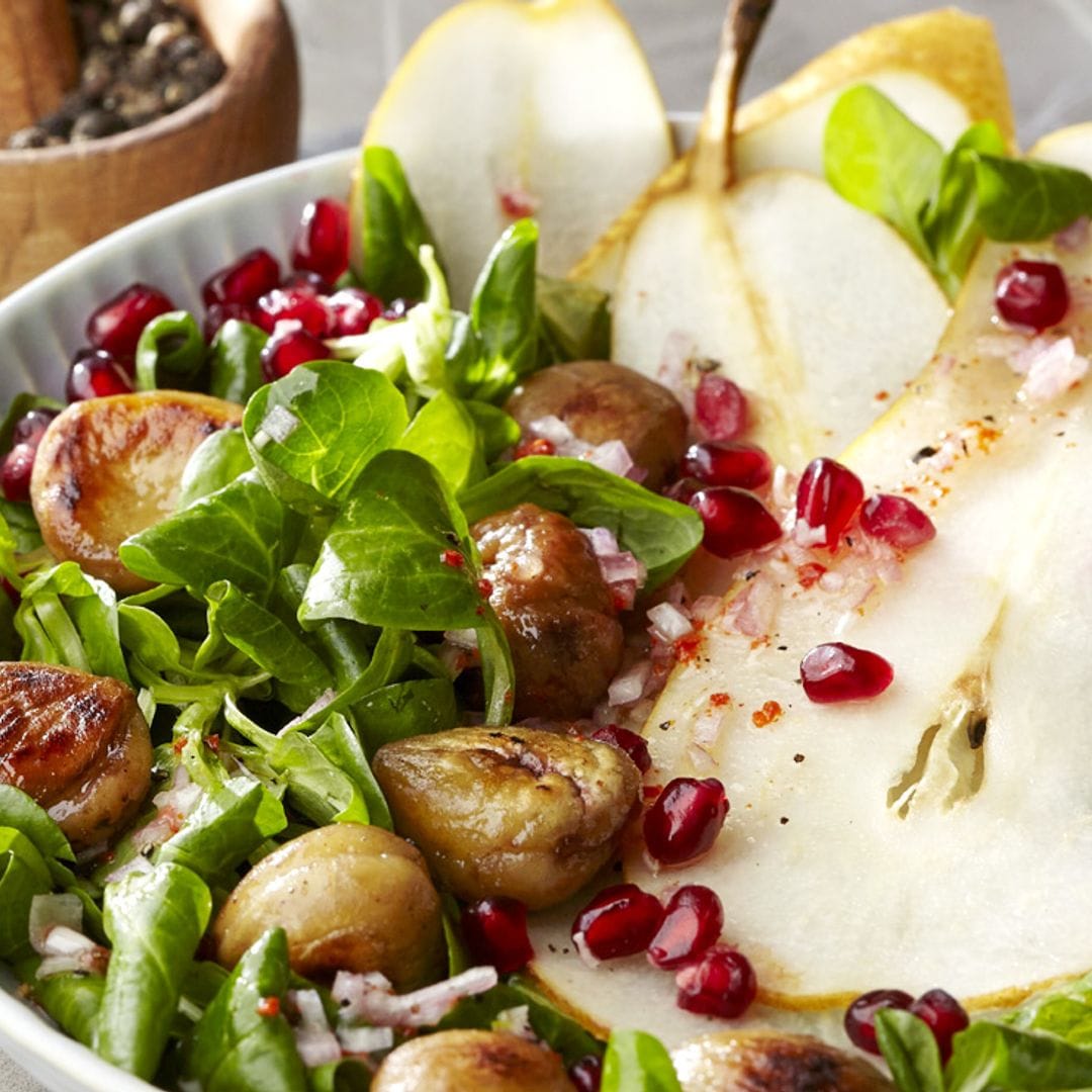 Ensalada de canónigos con pera y granada