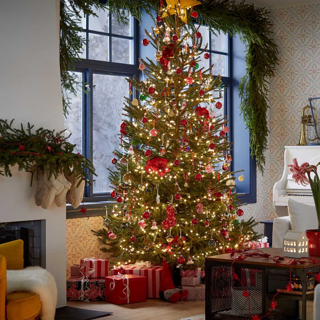 10 trucos de experto para tener el árbol de Navidad que mejor encaja en tu decoración... ¡y en tu casa!