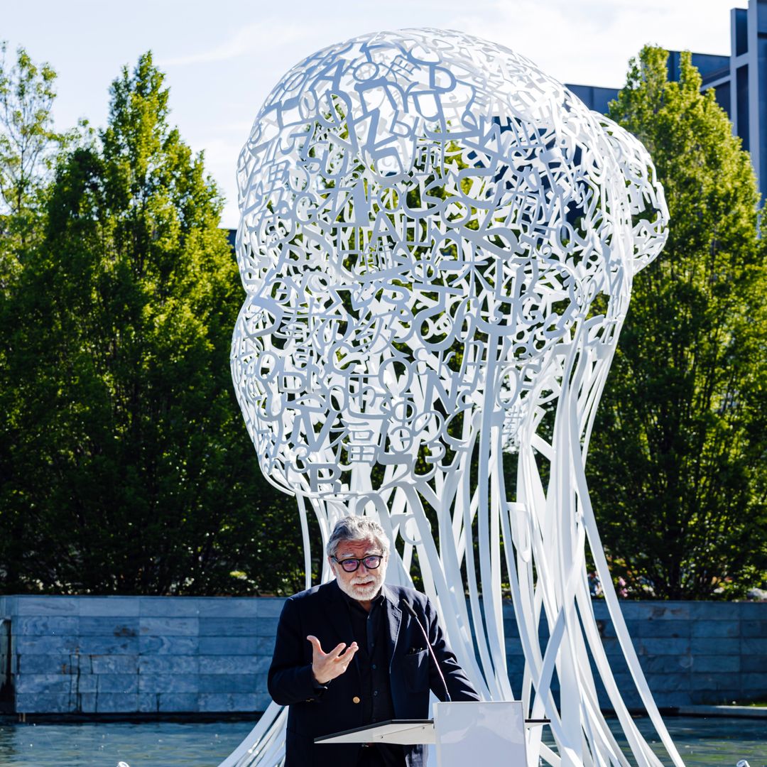 Jaume Plensa en la presentación de su escultura Iris en el Distrito de Telefónica de Madrid.