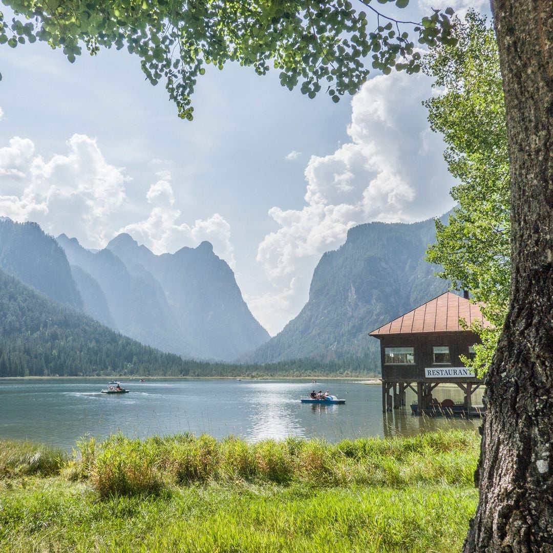 Lago de Dobbiaco, Bolzano, Dolomitas, Italia