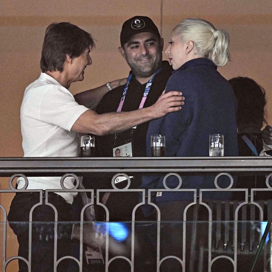Lady Gaga y Michael Polansky con Tom Cruise en los Juegos Olímpicos en París el 28 de julio de 2024