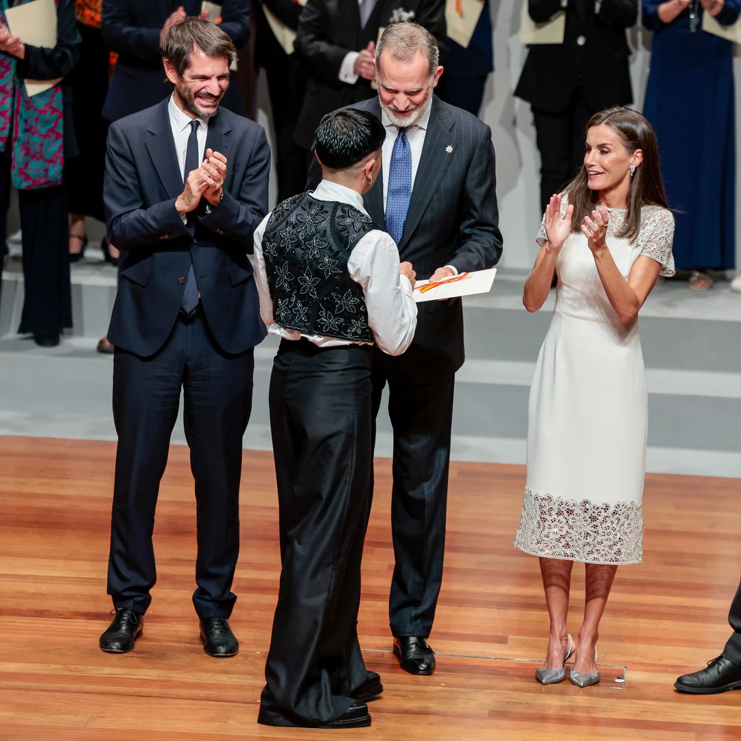 El encuentro de la Reina con Rodrigo Cuevas en los Premios Nacionales de la Cultura