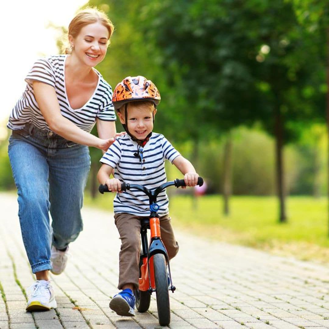 ¿Qué lesiones evita el casco y cuándo obliga la ley a que lo lleven los niños?