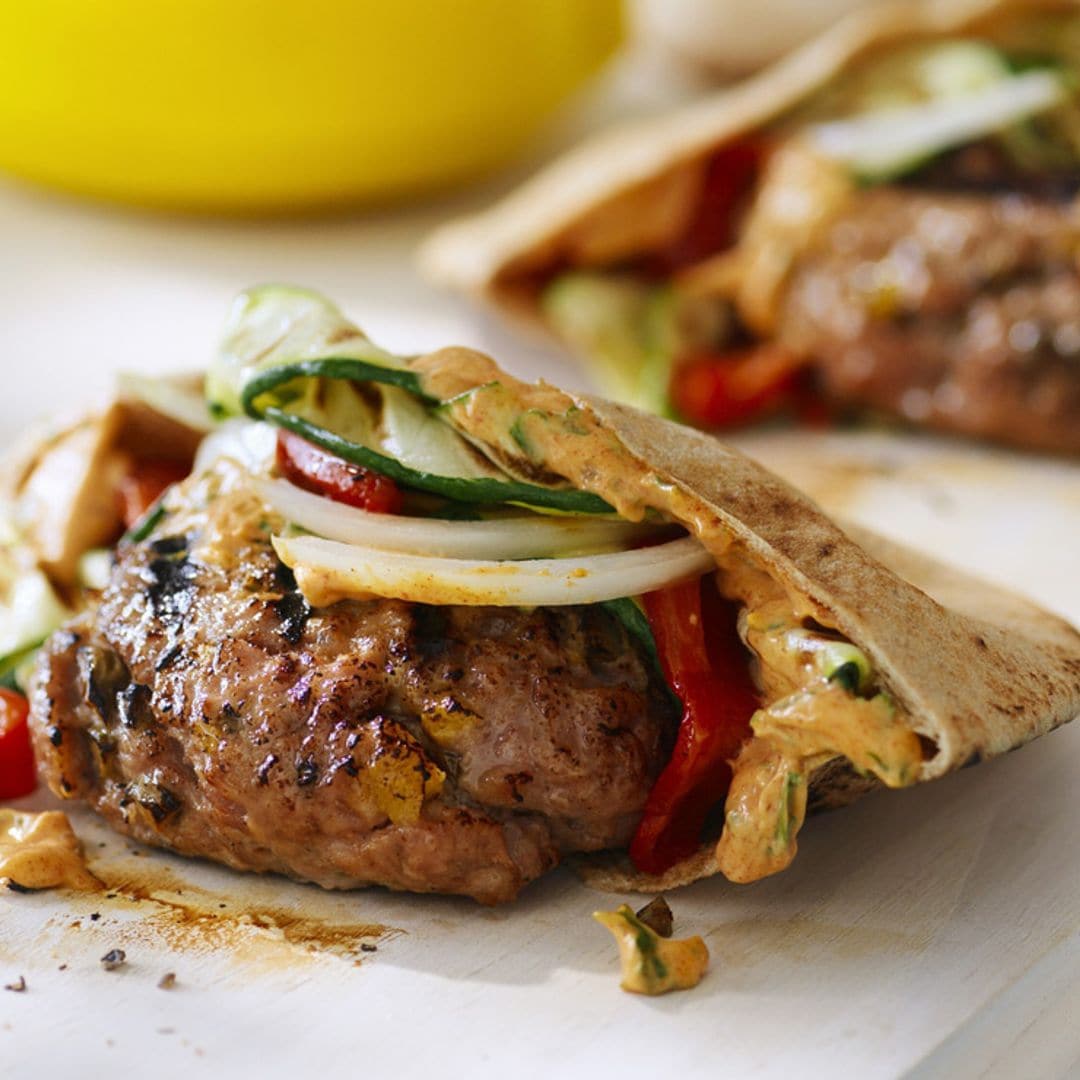 Pita de albóndigas con verduras