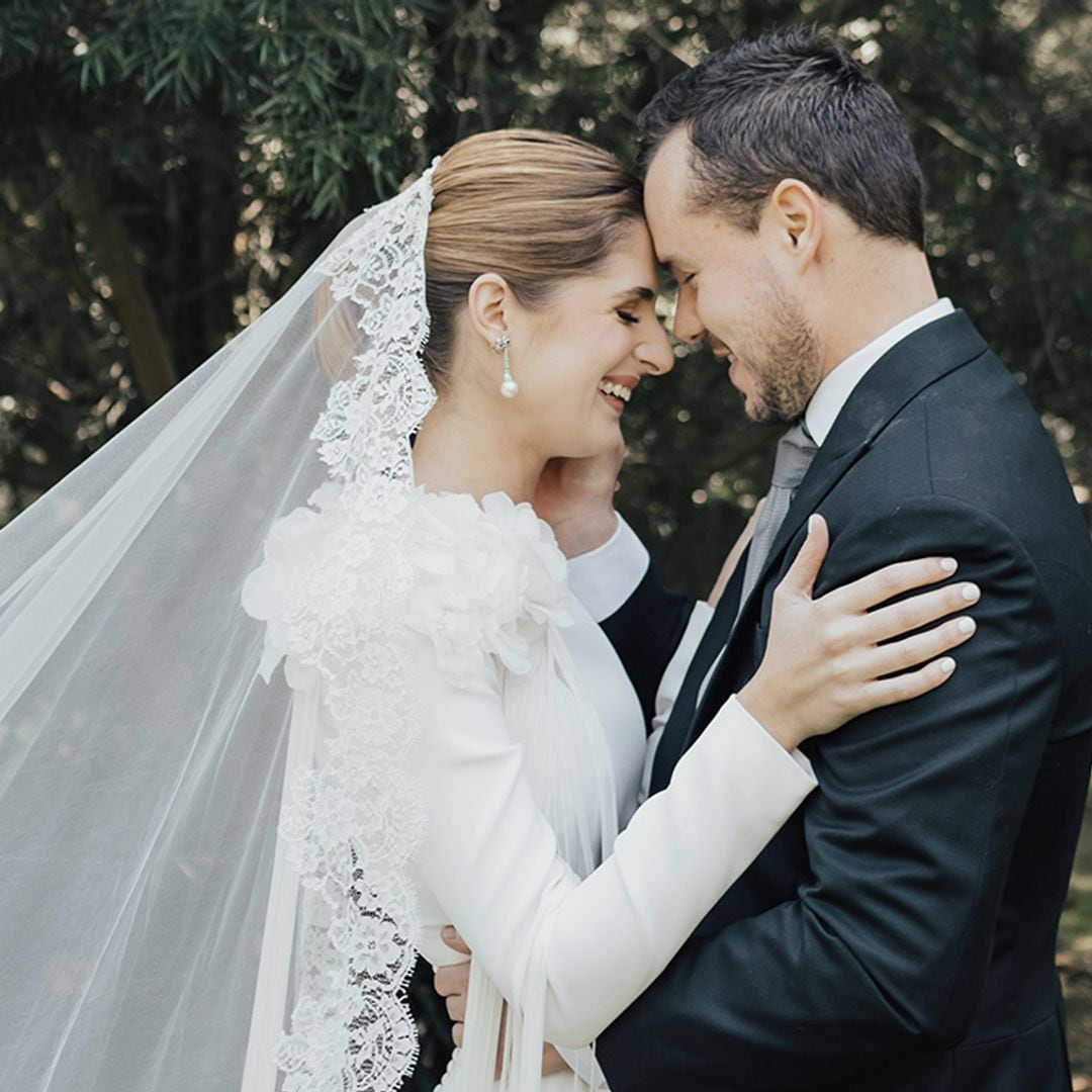 La boda de Ana en México con un vestido ‘made in Spain’ y un velo muy especial