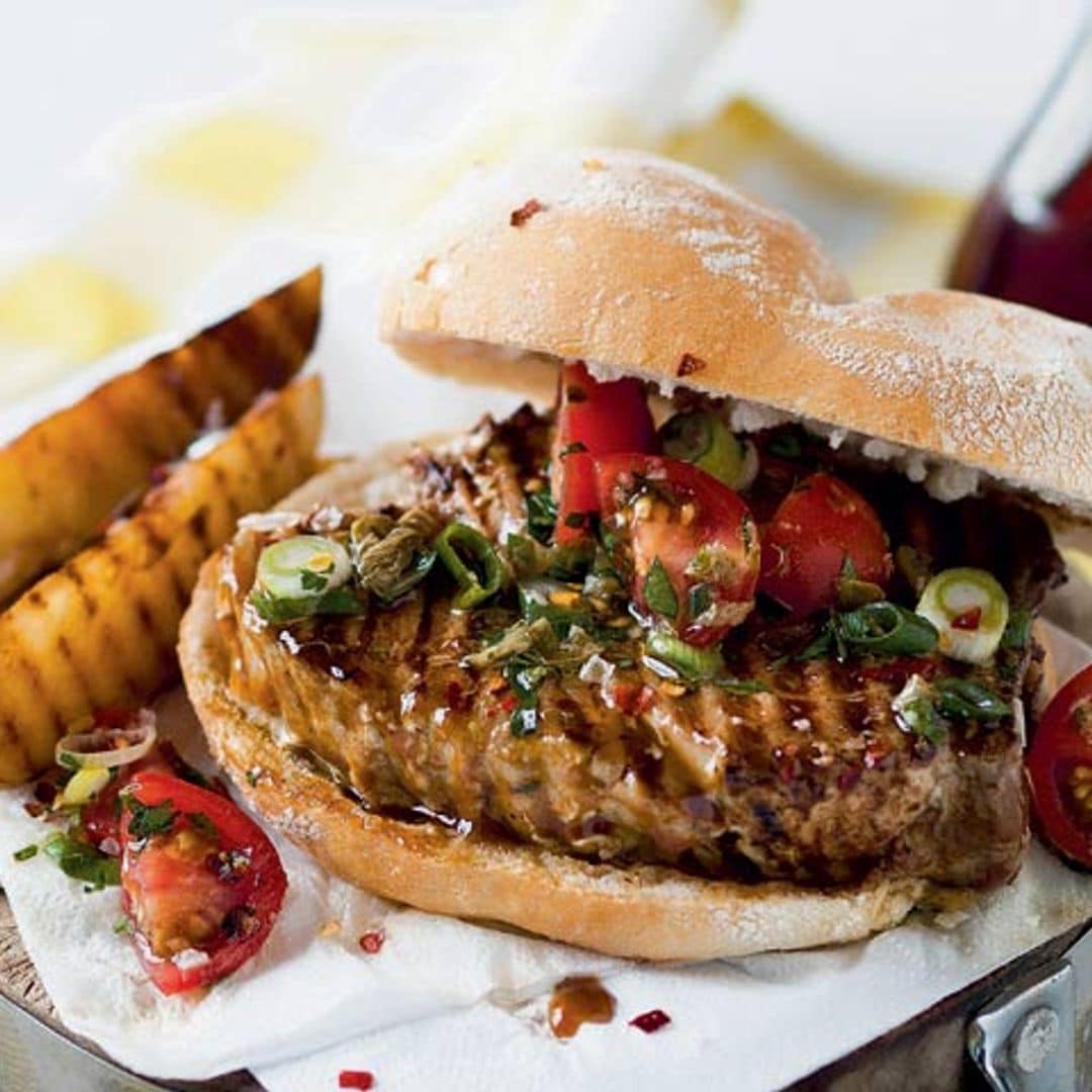 Hamburguesa de ‘wagyu’ con ensalada de verano