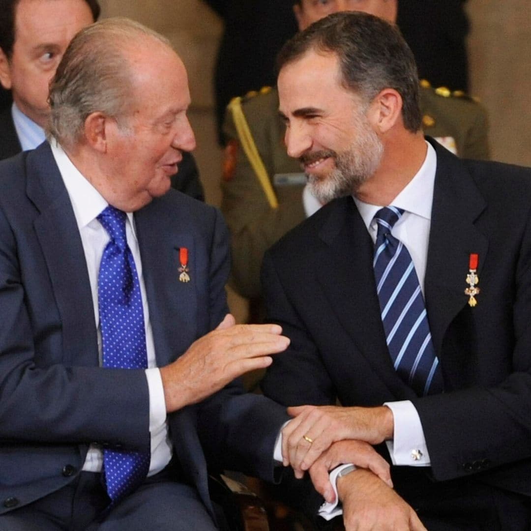 El rey emérito Juan Carlos comunica a su hijo Felipe VI de España que seguirá viviendo en Abu Dabi