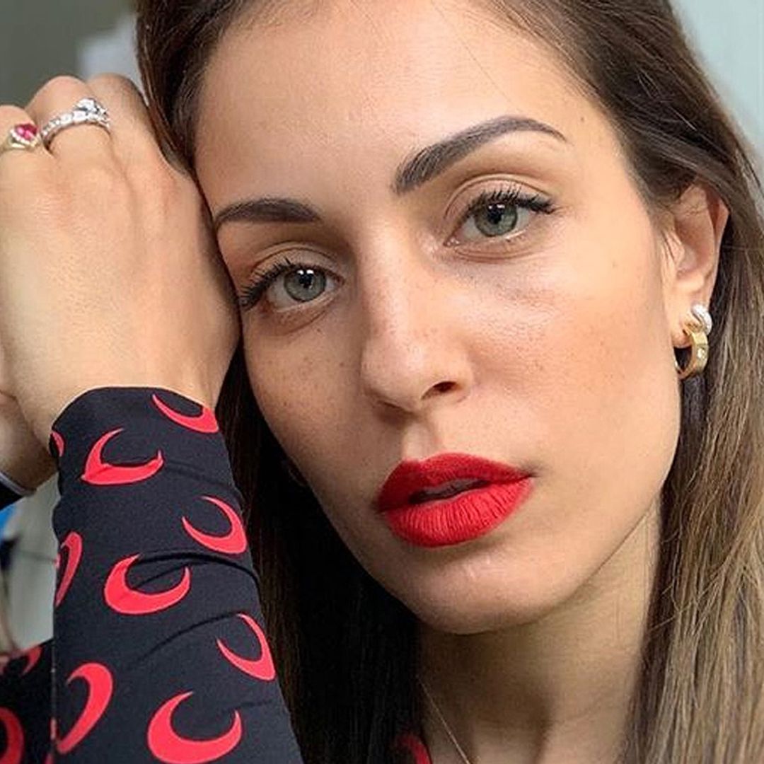 ¡Fiebre del sábado noche en Milán! Hiba Abouk muestra el motivo de sus desvelos