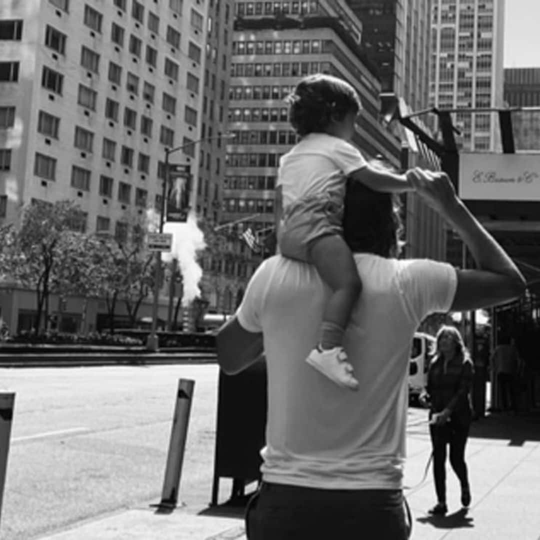 Feliciano López y su hijo: misma foto, mismo lugar pero un año después