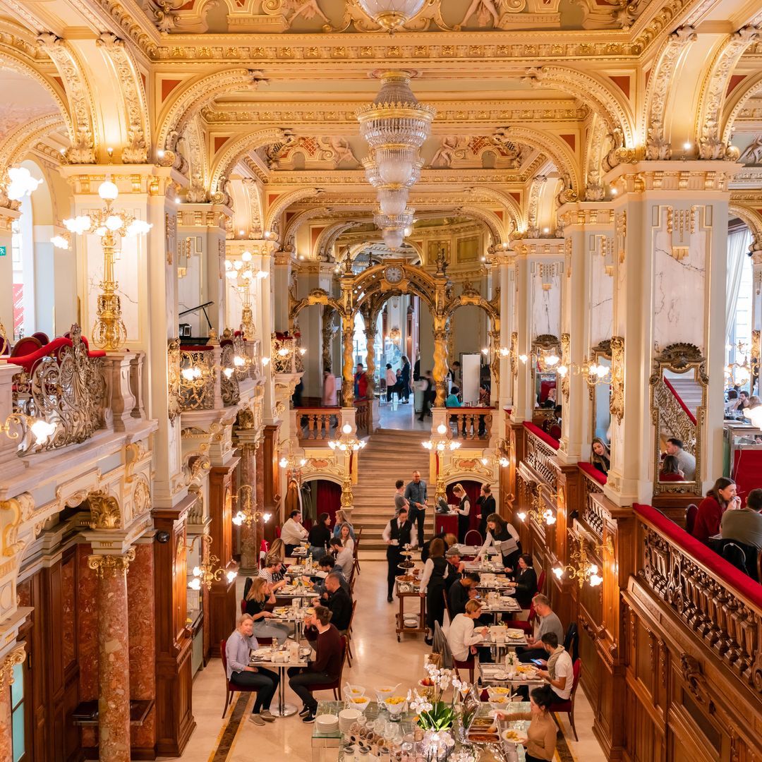 El famoso New York Palace Cafe de Budapest